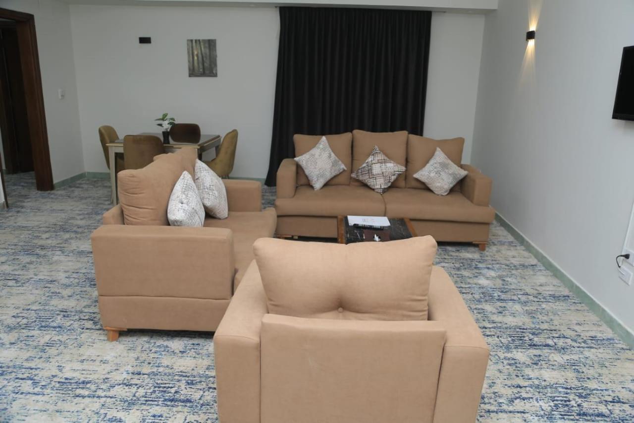 Elminya Compound Hotel Buitenkant foto
